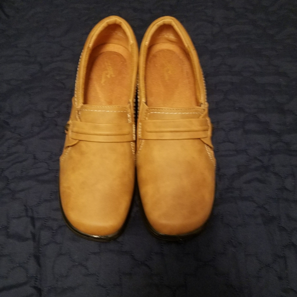 NWOT Easy Street Comfort Wave Loafers
